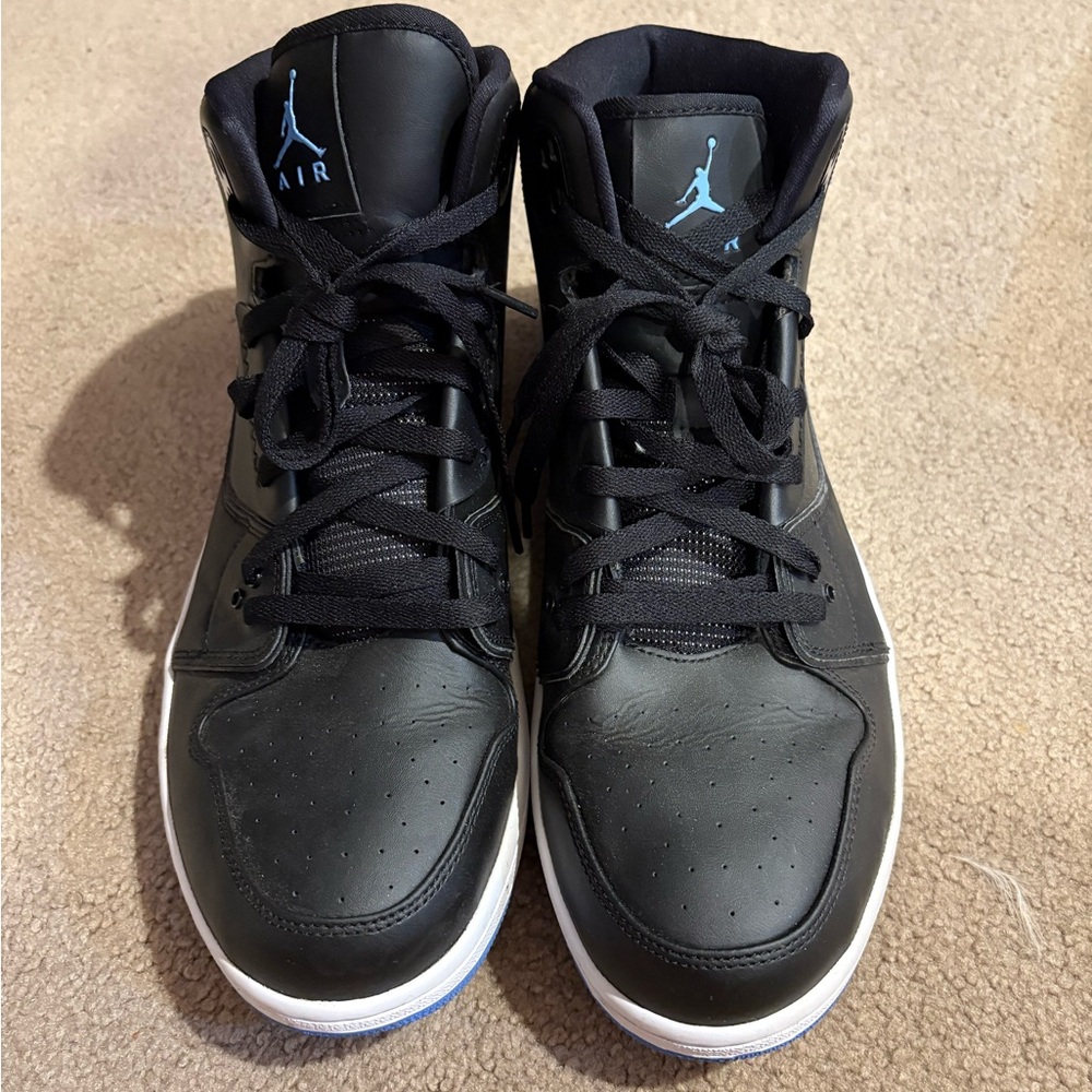 Jordan Men's Black and Blue Sneakers